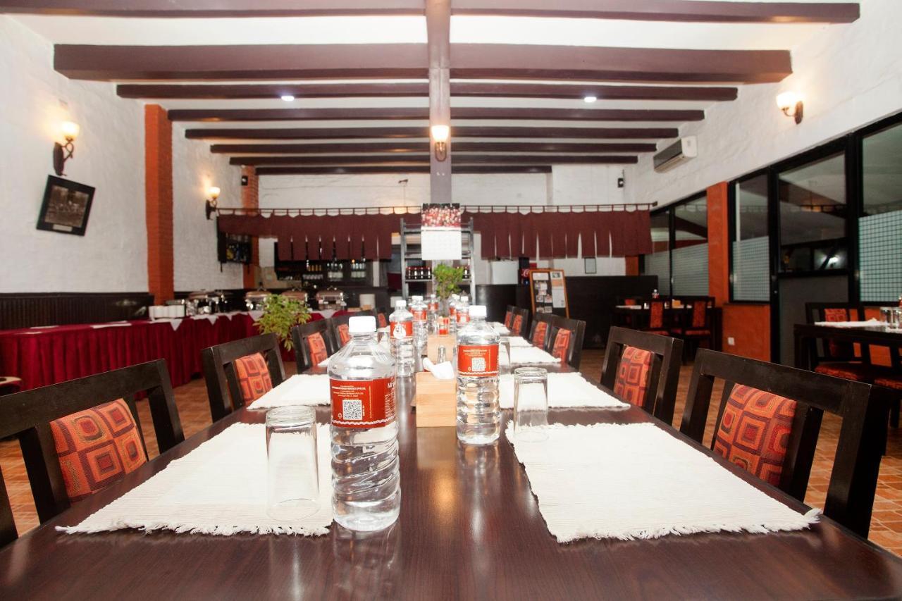 Oyo 738 Hotel Kaze Darbar Катманду Экстерьер фото