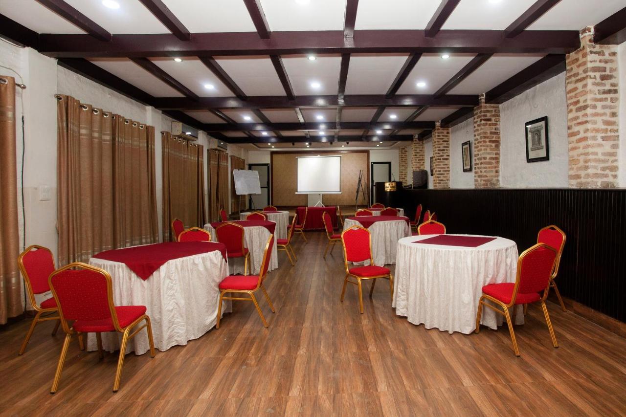 Oyo 738 Hotel Kaze Darbar Катманду Экстерьер фото